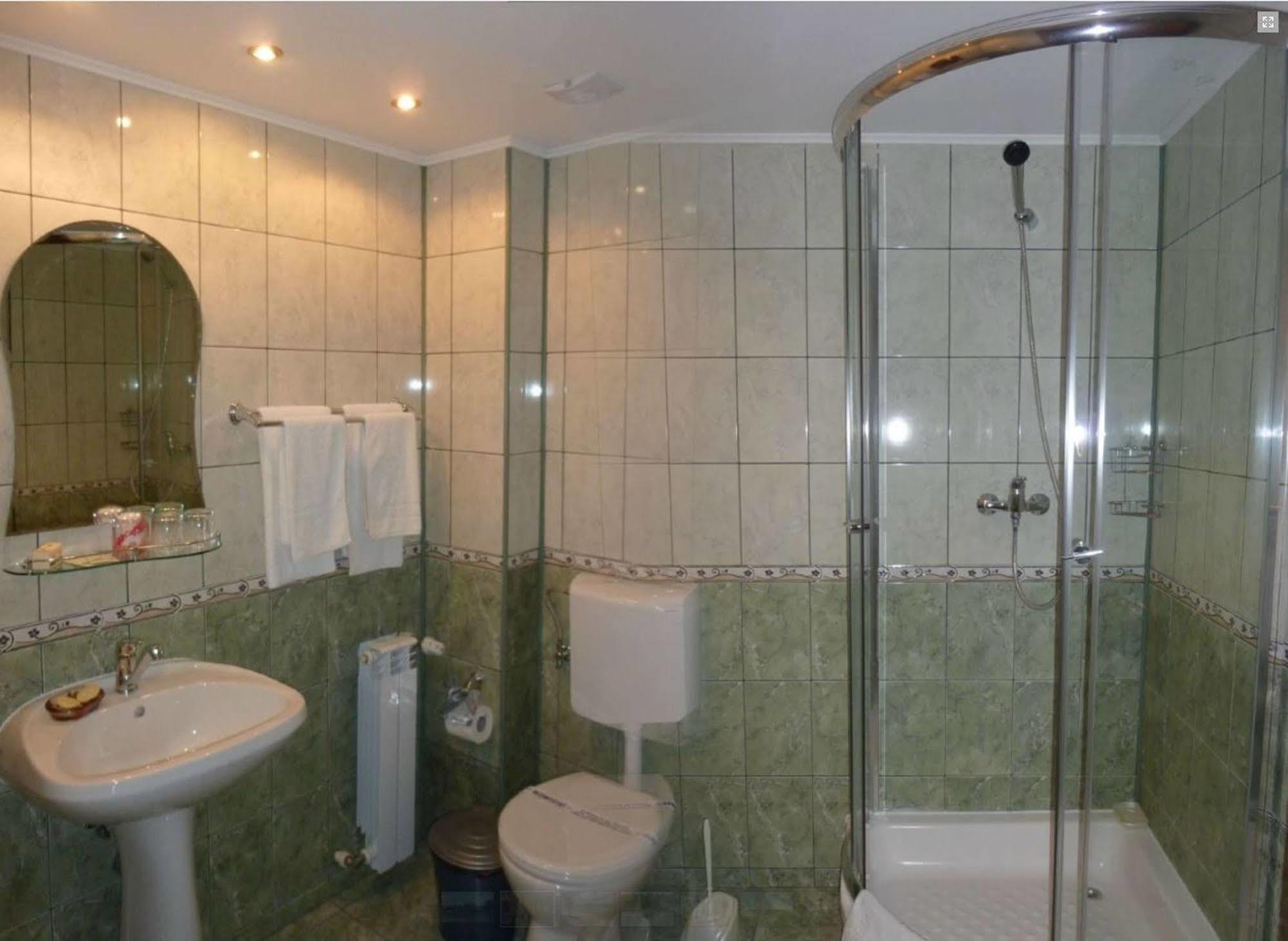 Hotel Wels Băltenii de Sus Exterior foto