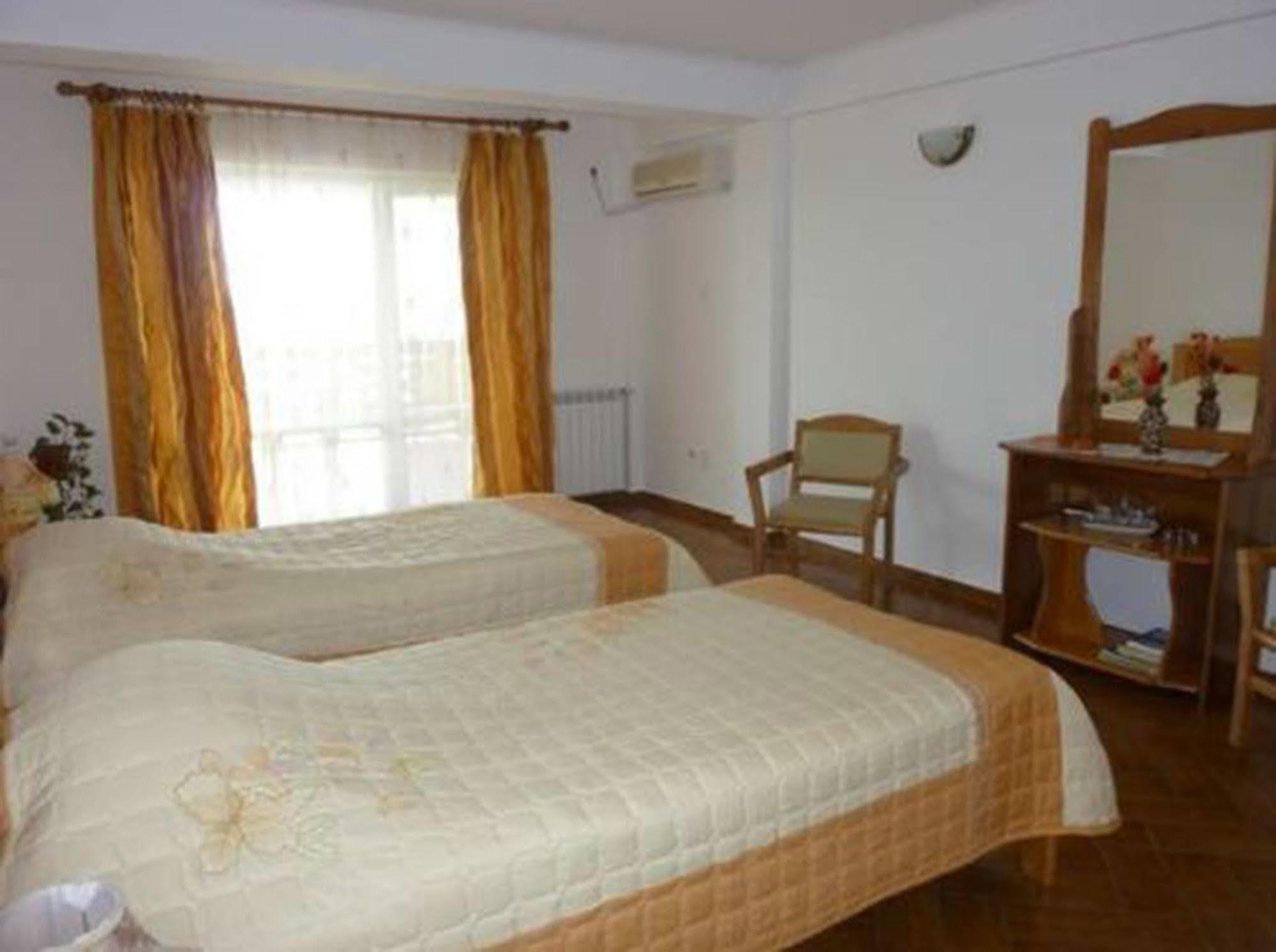 Hotel Wels Băltenii de Sus Exterior foto